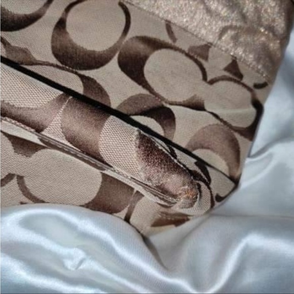 Coach authentic Signature floral appliqué canvas and leather bag. Used. - Picture 5 of 7